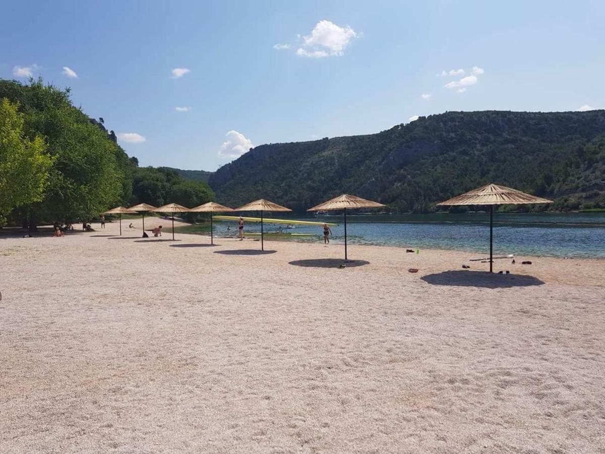 Villa Scolopax Rusticola Skradin With Heated Pool ภายนอก รูปภาพ