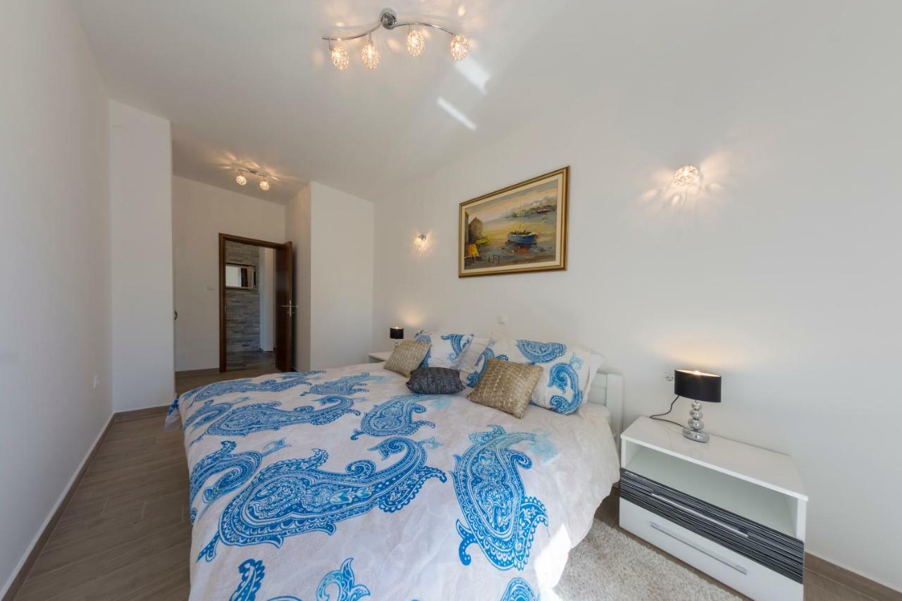 Villa Scolopax Rusticola Skradin With Heated Pool ภายนอก รูปภาพ